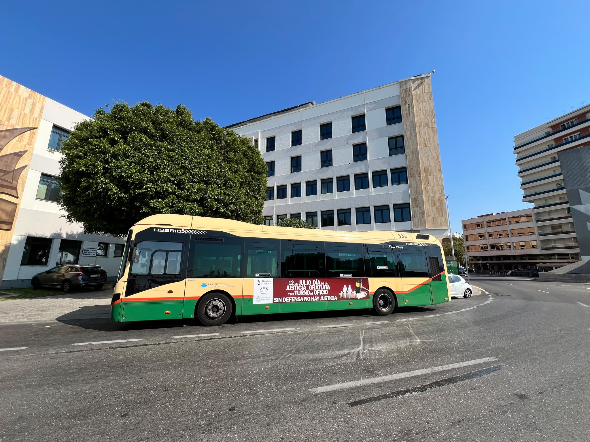 Autobus campaña Sin Defensa No Hay Justicia